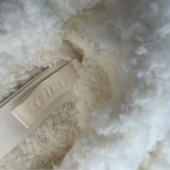 NWT SKIMS Bouclé Women's Vanilla  Tank Top Gentle ribbed design on bottom. - Picture 6 of 8